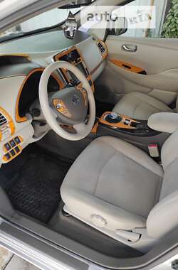 Хетчбек Nissan Leaf 2012 в 