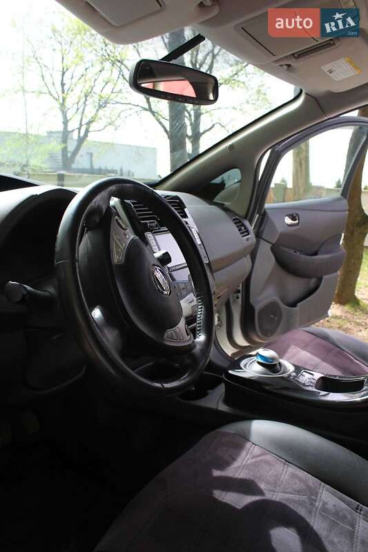 Хетчбек Nissan Leaf 2016 в Ужгороді