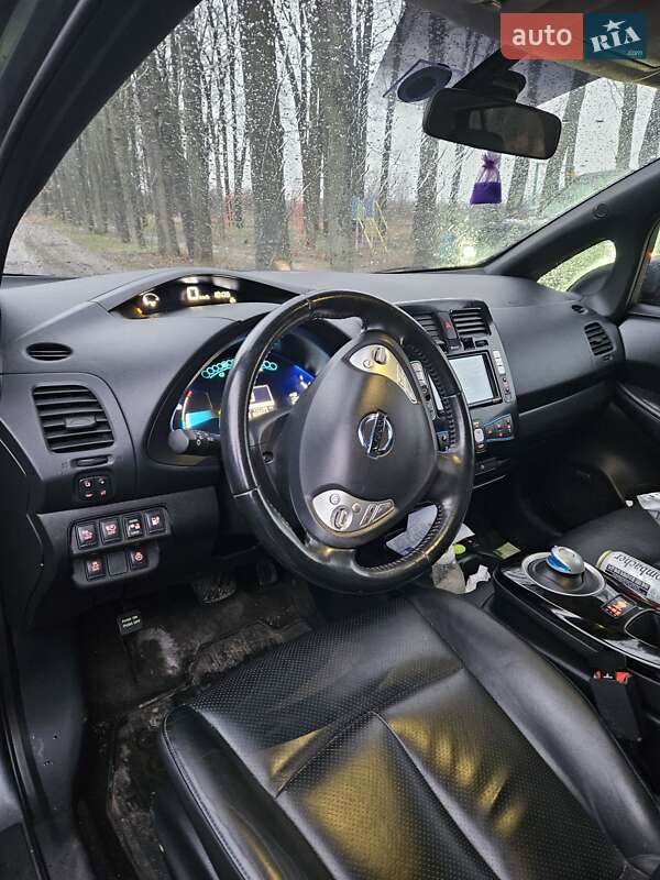 Хетчбек Nissan Leaf 2013 в Умані