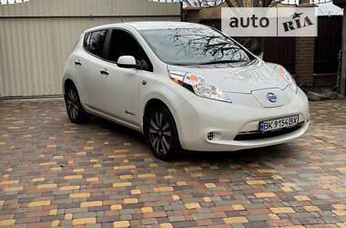 Хэтчбек Nissan Leaf 2016 в Киеве