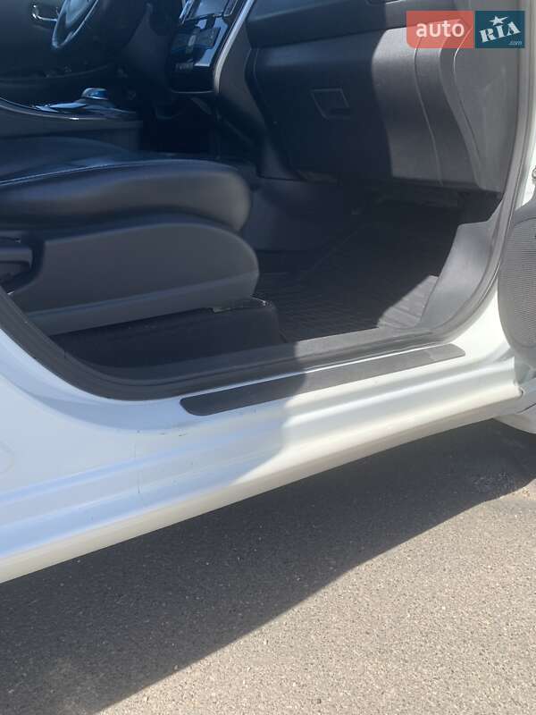 Хетчбек Nissan Leaf 2013 в Одесі