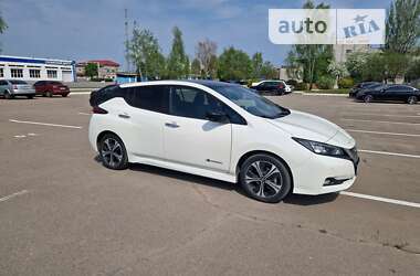 Хетчбек Nissan Leaf 2018 в Дніпрі