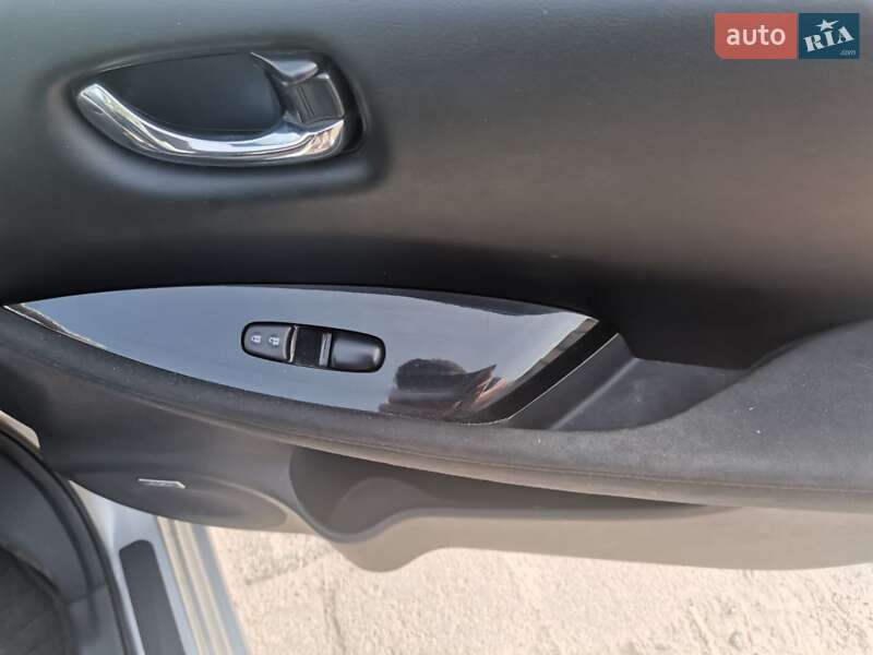 Хэтчбек Nissan Leaf 2016 в Львове