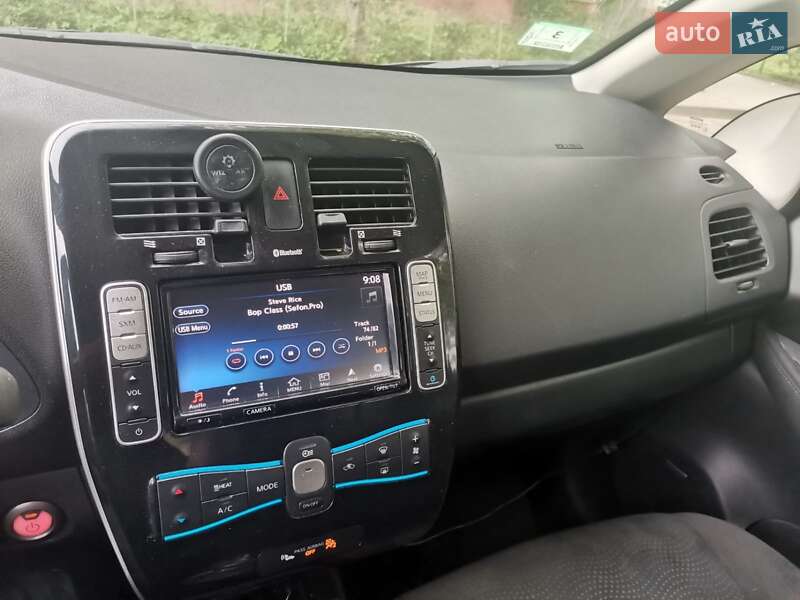 Хэтчбек Nissan Leaf 2016 в Львове