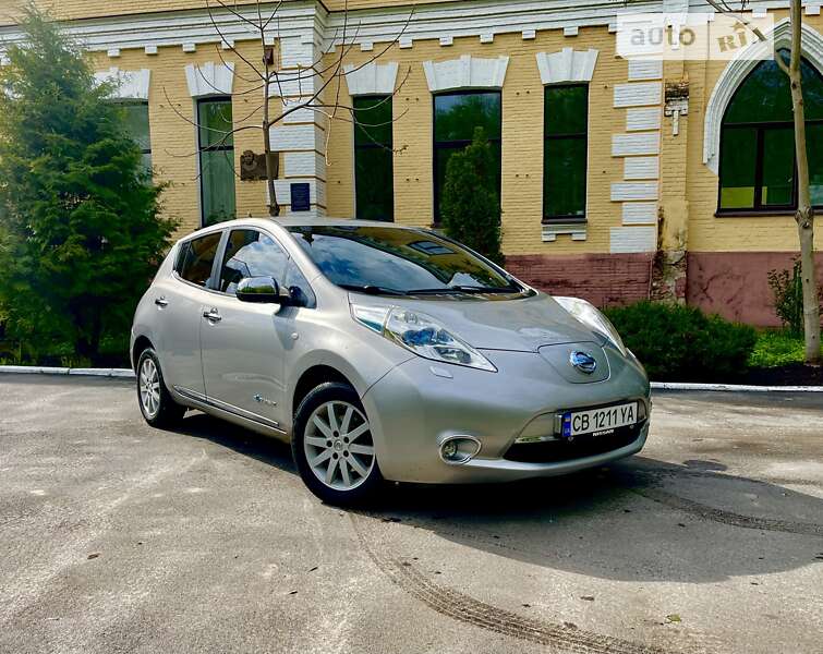 Хетчбек Nissan Leaf 2014 в Чернігові
