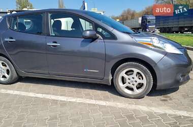 Хэтчбек Nissan Leaf 2013 в 
