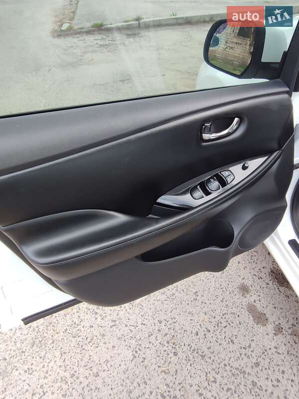 Хетчбек Nissan Leaf 2015 в Одесі