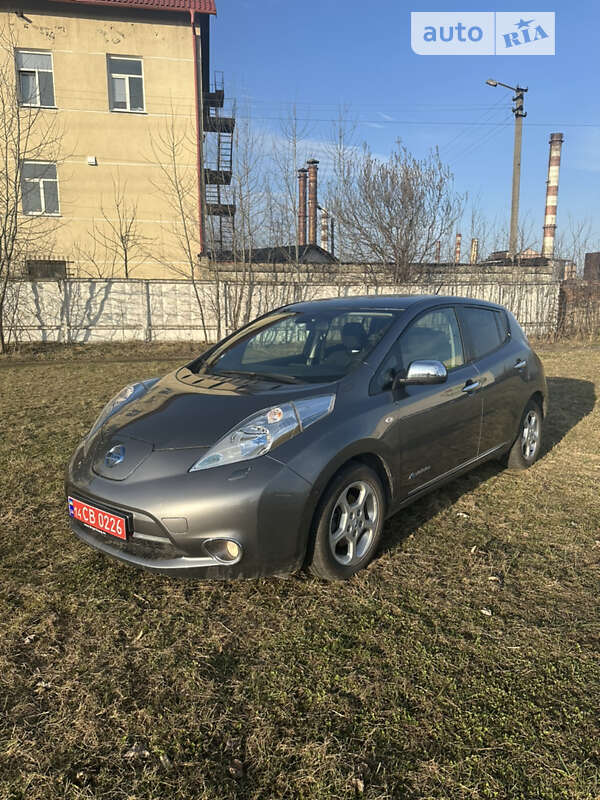 Хэтчбек Nissan Leaf 2014 в Львове