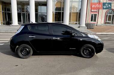 Хэтчбек Nissan Leaf 2013 в 