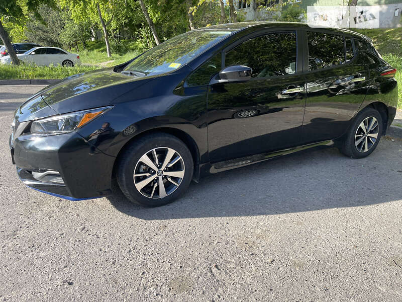 Хэтчбек Nissan Leaf 2021 в 