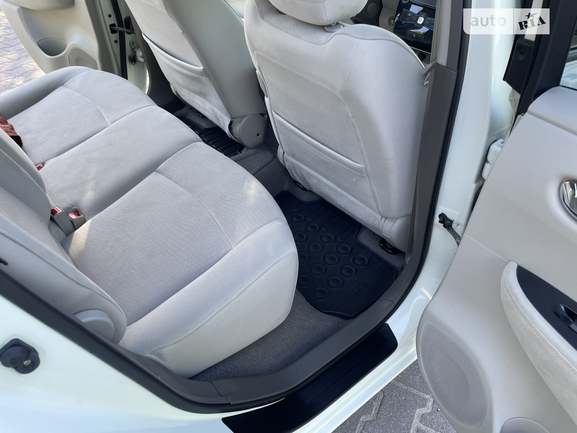 2012 Nissan Leaf - мініатюра 28