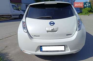 Хэтчбек Nissan Leaf 2015 в 