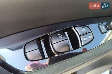 Хэтчбек Nissan Leaf 2015 в 