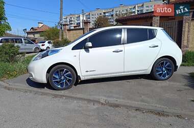 Хэтчбек Nissan Leaf 2015 в 