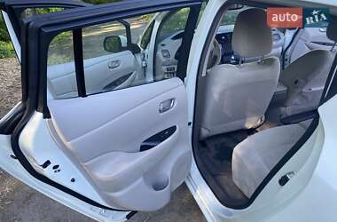 Хэтчбек Nissan Leaf 2012 в 