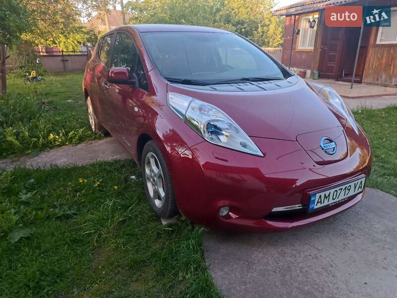 Хэтчбек Nissan Leaf 2013 в Овруче