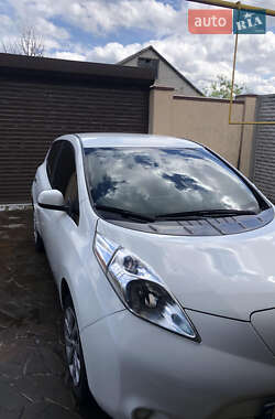 Хетчбек Nissan Leaf 2015 в 