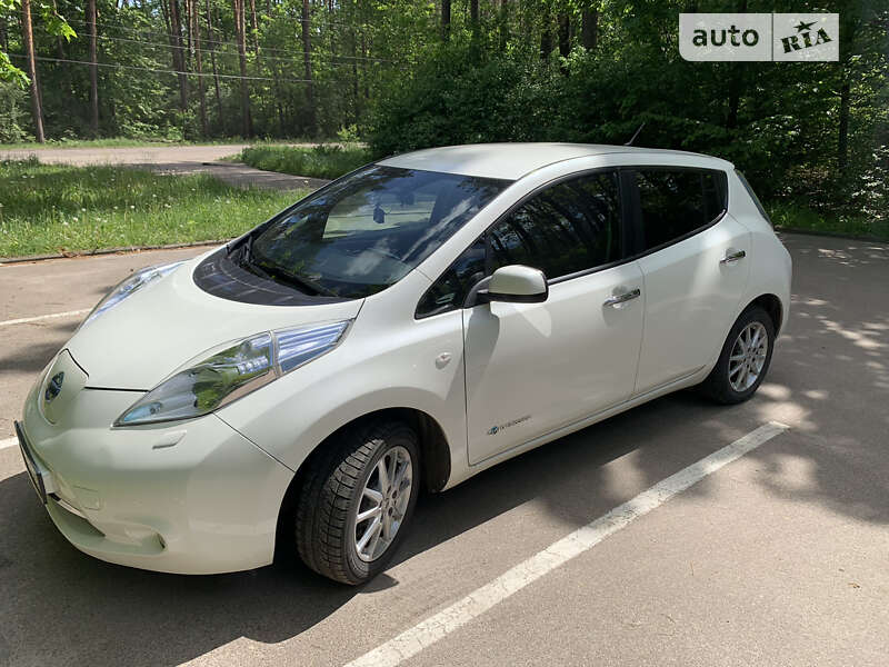 Хэтчбек Nissan Leaf 2015 в Житомире