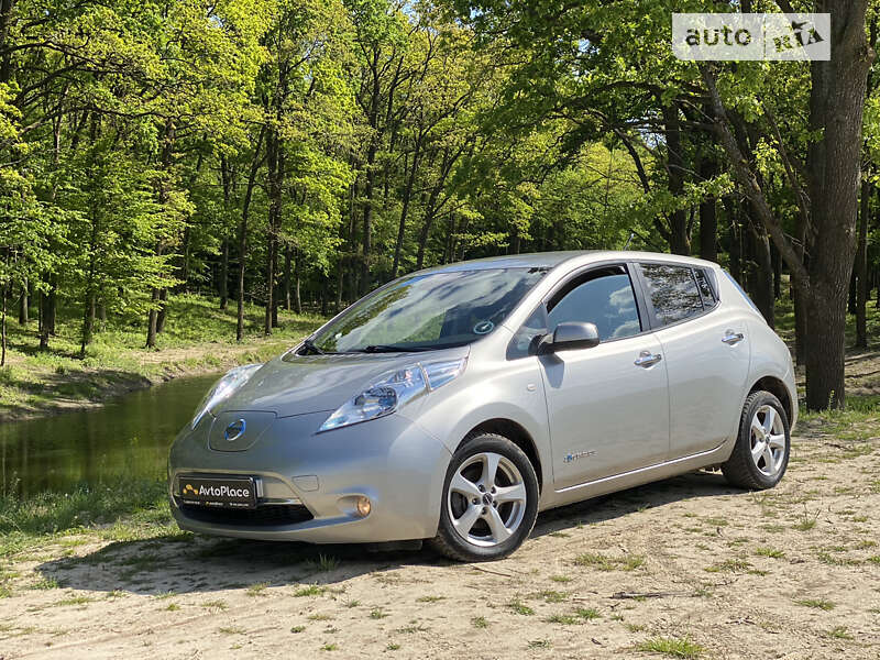 Хэтчбек Nissan Leaf 2013 в Луцке