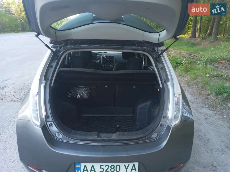 Хэтчбек Nissan Leaf 2015 в Полонном