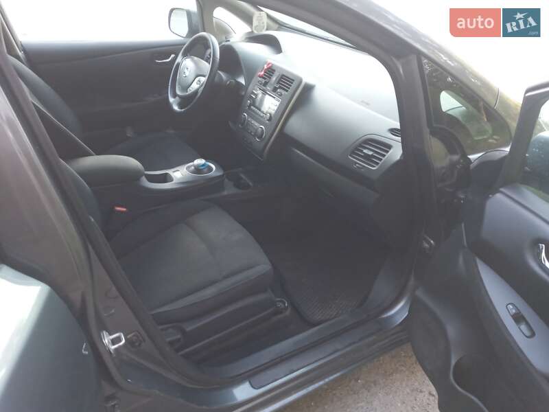 Хэтчбек Nissan Leaf 2015 в Полонном