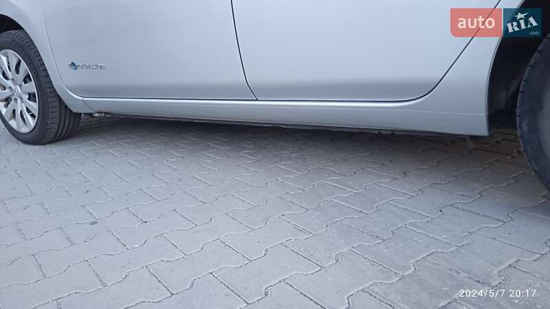 Хэтчбек Nissan Leaf 2014 в Немирове