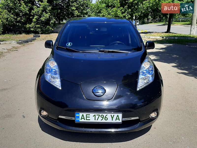 Хетчбек Nissan Leaf 2014 в Дніпрі