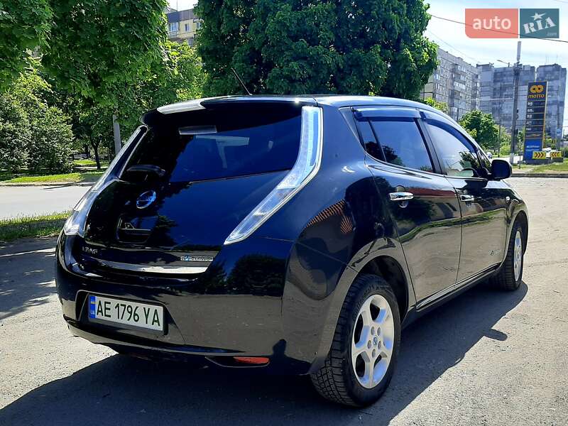 Хетчбек Nissan Leaf 2014 в Дніпрі
