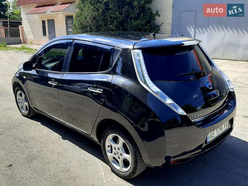 Хетчбек Nissan Leaf 2014 в Дніпрі