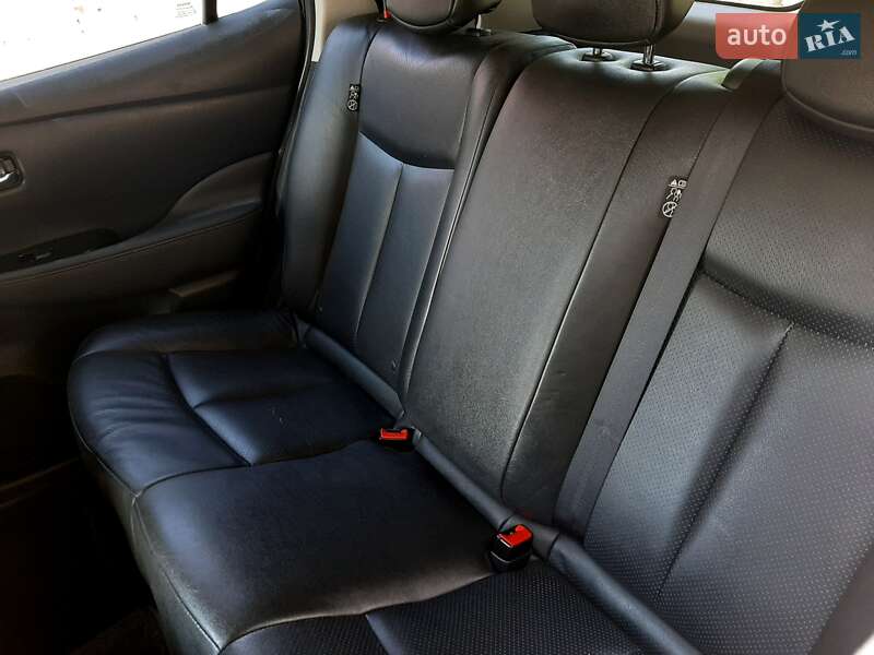 Хетчбек Nissan Leaf 2014 в Дніпрі