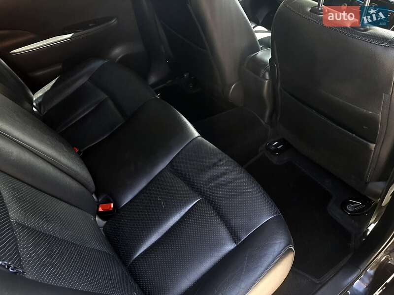 Хетчбек Nissan Leaf 2014 в Дніпрі
