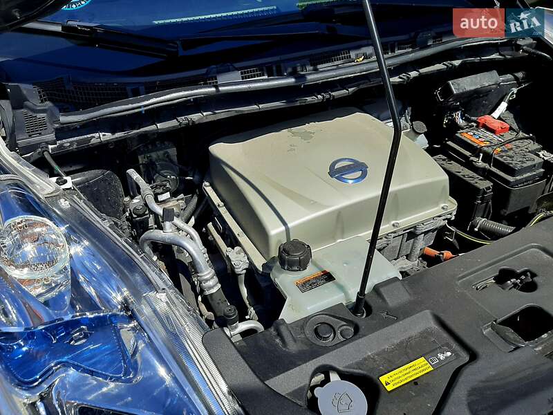 Хетчбек Nissan Leaf 2014 в Дніпрі