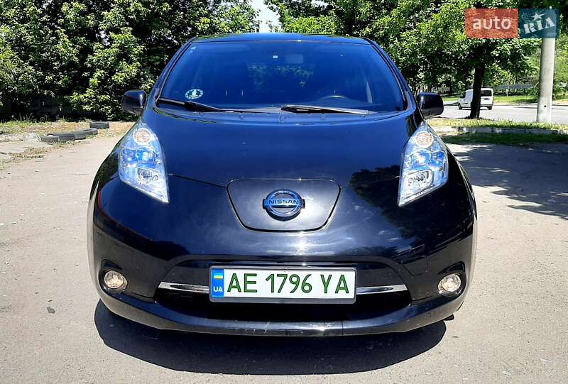 Хетчбек Nissan Leaf 2014 в Дніпрі