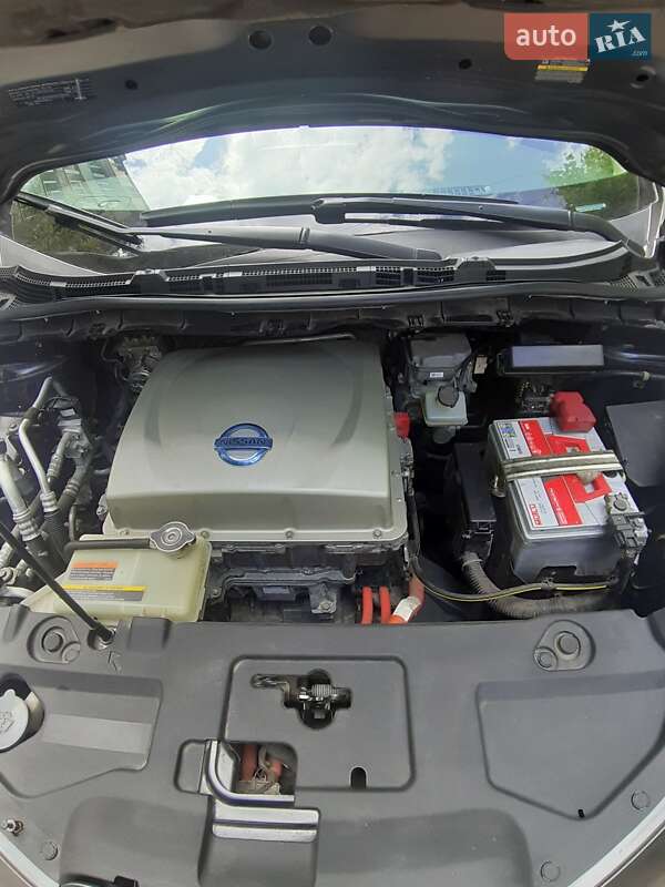 Хэтчбек Nissan Leaf 2014 в Хмельницком