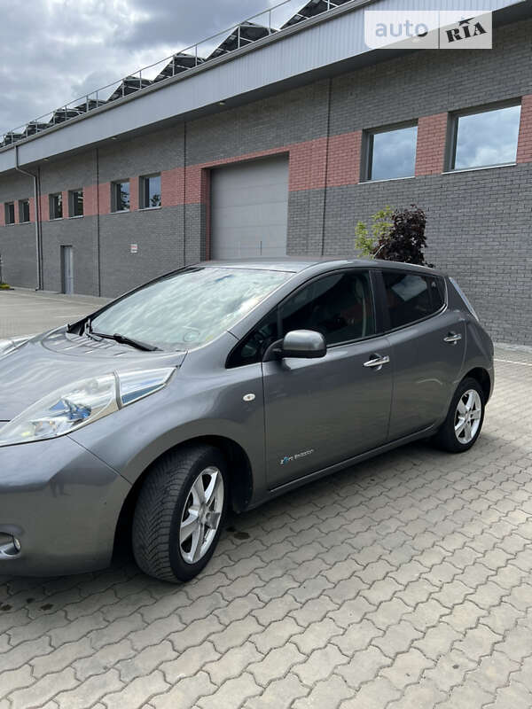 Хэтчбек Nissan Leaf 2014 в Костополе
