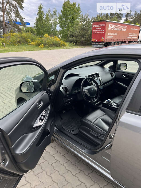 Хэтчбек Nissan Leaf 2014 в Костополе