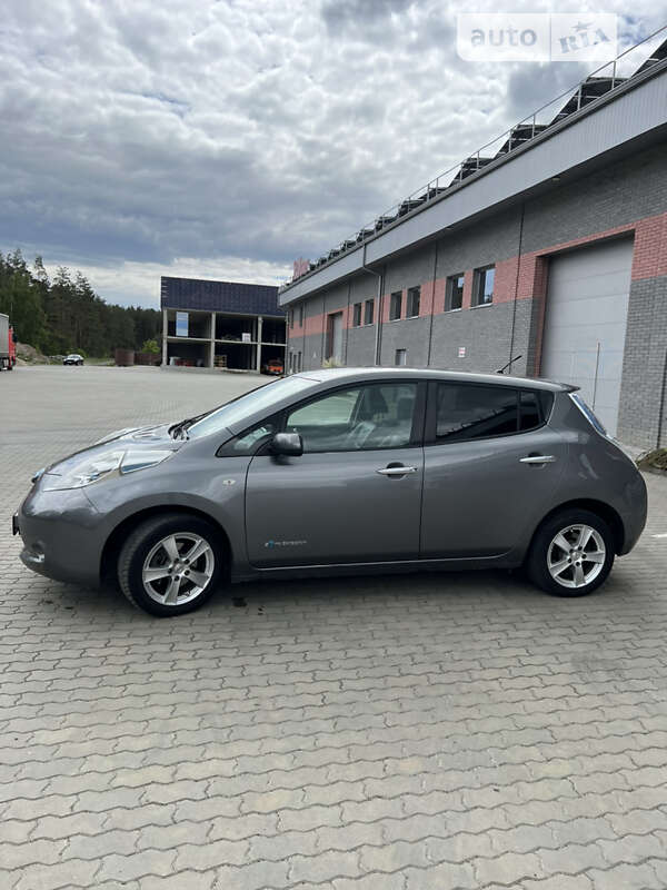 Хэтчбек Nissan Leaf 2014 в Костополе