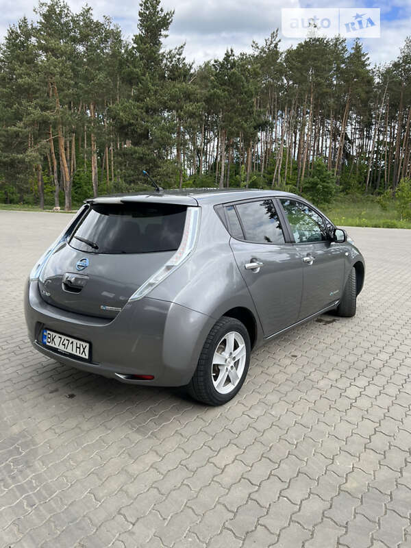 Хэтчбек Nissan Leaf 2014 в Костополе