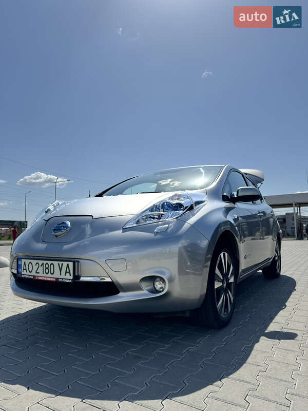 Хэтчбек Nissan Leaf 2016 в Мукачево