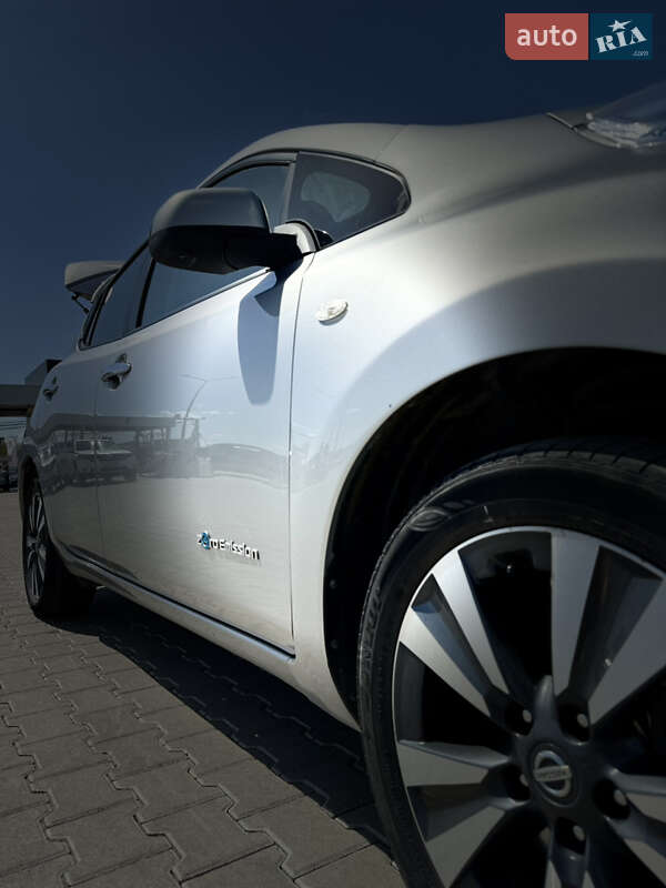 Хэтчбек Nissan Leaf 2016 в Мукачево