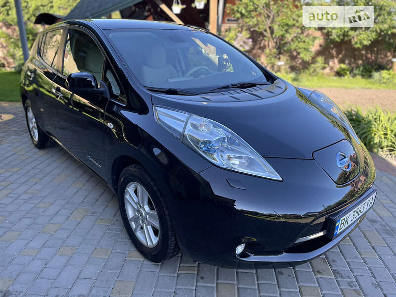 Хэтчбек Nissan Leaf 2013 в Ровно