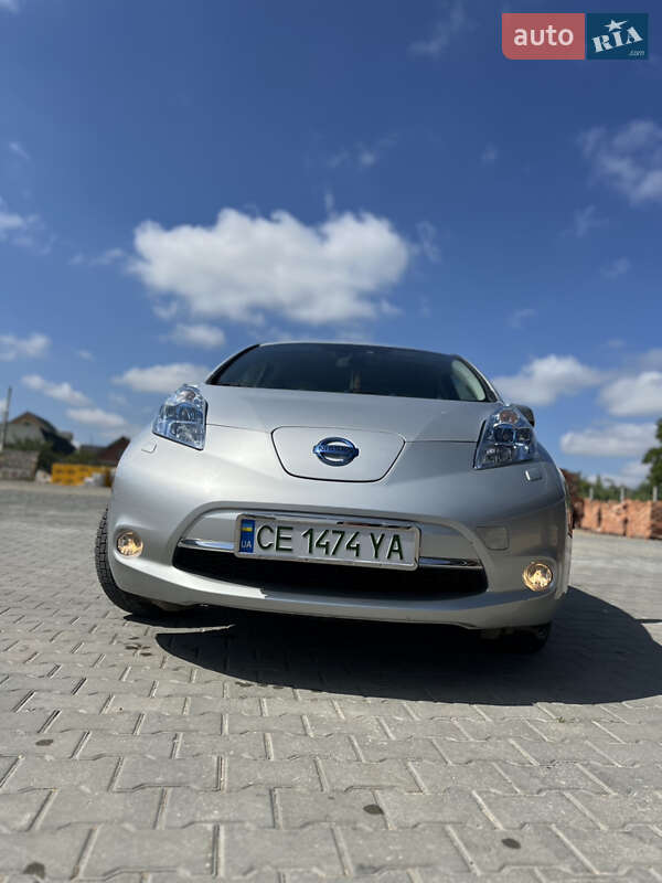 Хэтчбек Nissan Leaf 2012 в Сокирянах