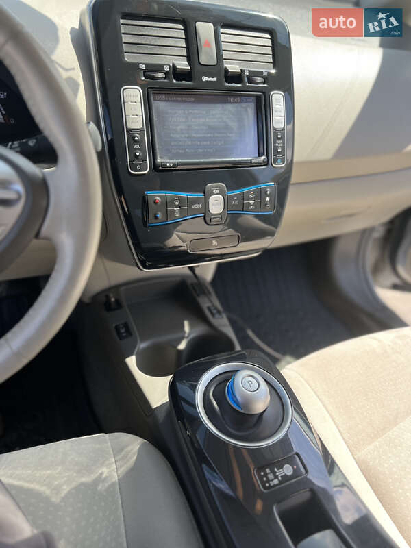 Хэтчбек Nissan Leaf 2012 в Сокирянах