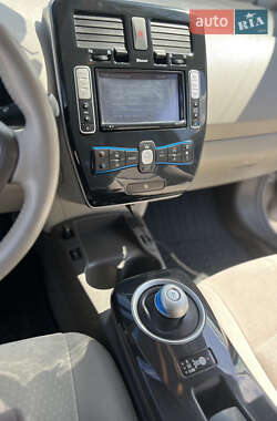 Хэтчбек Nissan Leaf 2012 в 