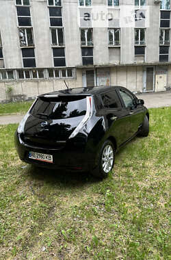 Хетчбек Nissan Leaf 2014 в Дніпрі