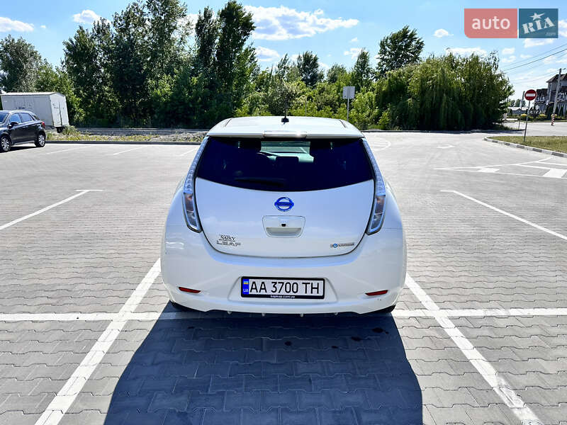 Хэтчбек Nissan Leaf 2015 в Киеве