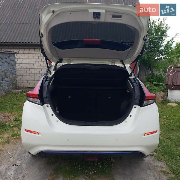 Хэтчбек Nissan Leaf 2019 в Корце