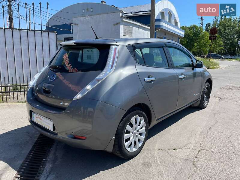 Хэтчбек Nissan Leaf 2016 в Николаеве