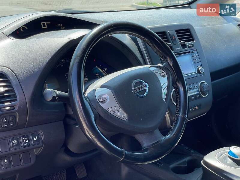 Хэтчбек Nissan Leaf 2016 в Николаеве