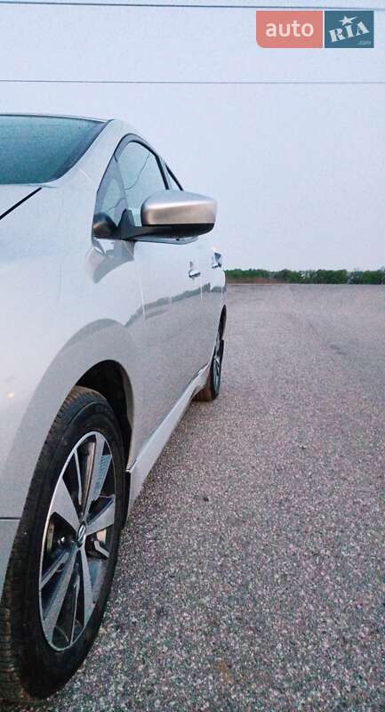 Хэтчбек Nissan Leaf 2022 в Александрие